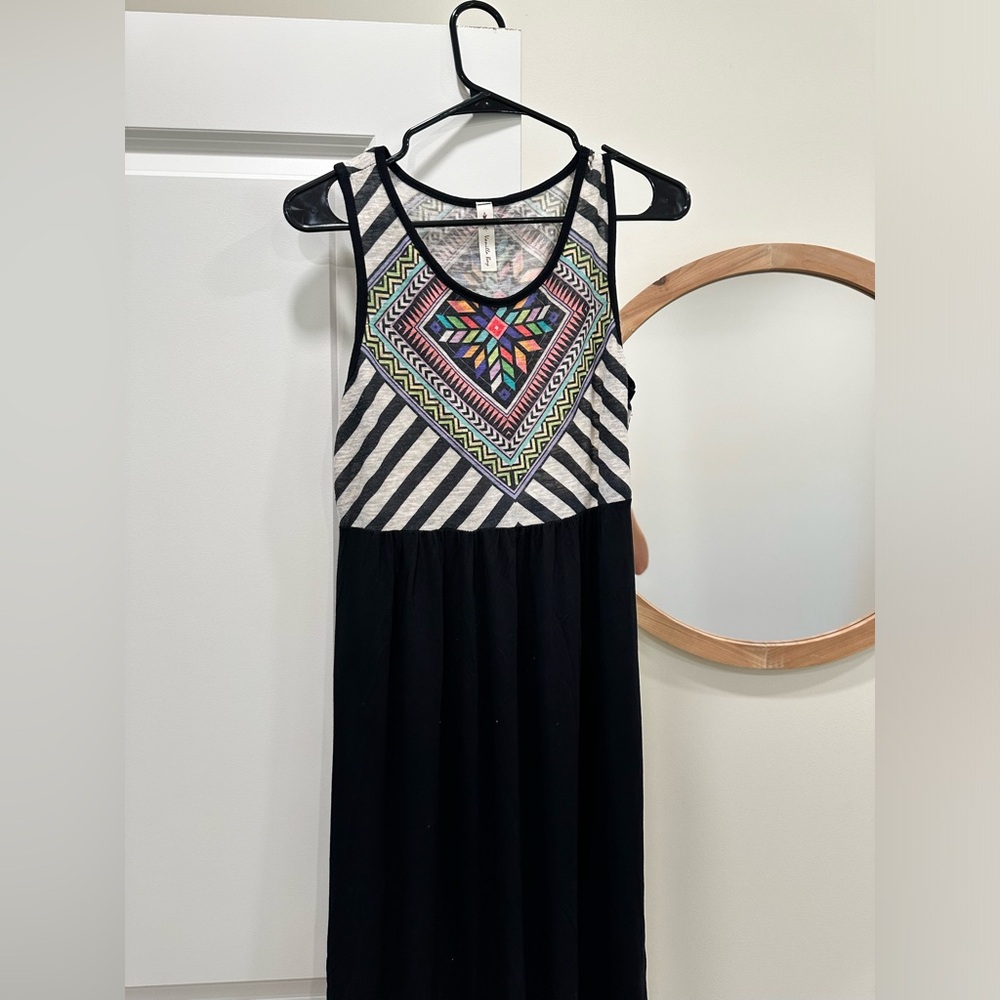 Vanilla Bay knit tribal print dress.  Buttery soft.  size L